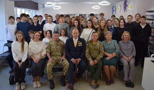 Концерт творческой группы «СлоVO за нами!» Ассоциации ветеранов СВО Хабаровского края в ЦГДБ им. А. Гайдара