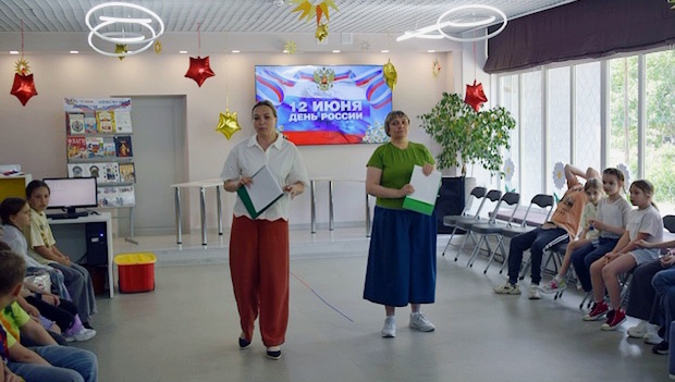 Познавательно-игровой час «Россия – дружная семья! В слове МЫ – сто тысяч Я!» в Гайдаровке